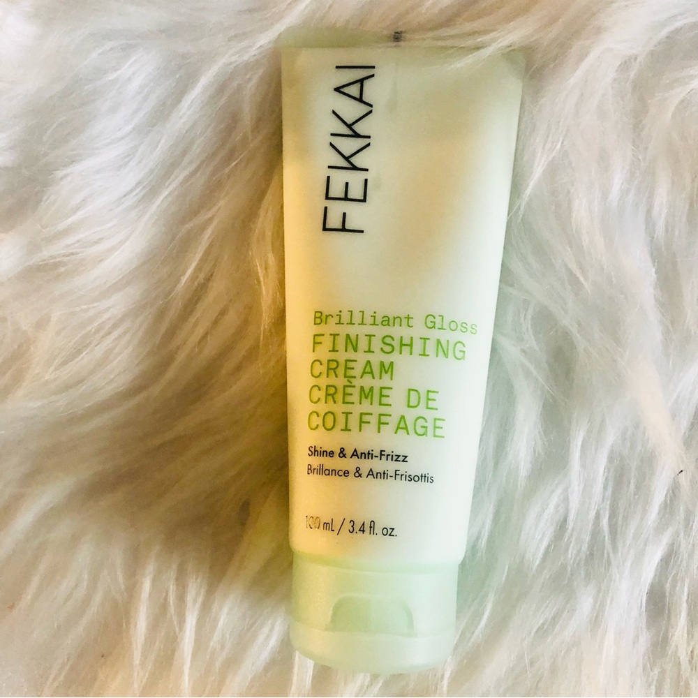 Brilliant Gloss Finishing Cream in Light Green - Shine & Anti-Frizz